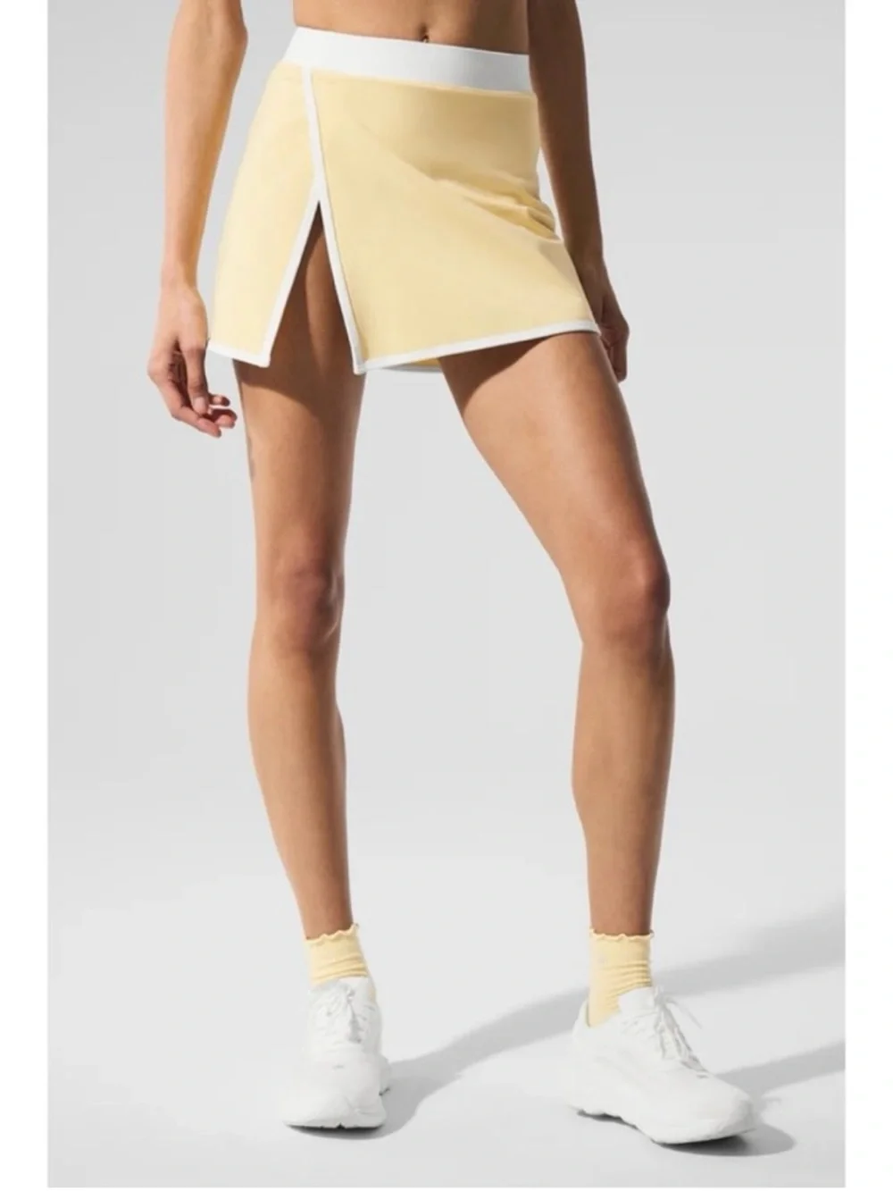 Alo Yoga Airbrush Streamlined Skirt Warm Butter/ White NWT Small